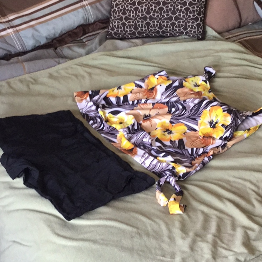 Swimsuit - Picture 3 of 3